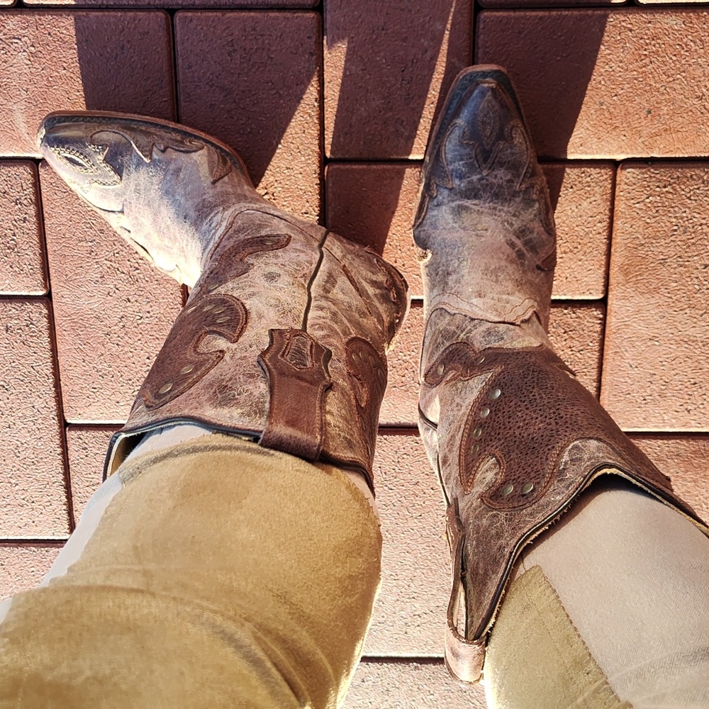 Rare Vintage Corral cowboy boots size 8 distressed look